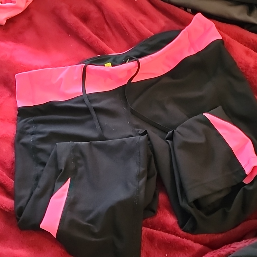 BLACK & Pink capri Leggings